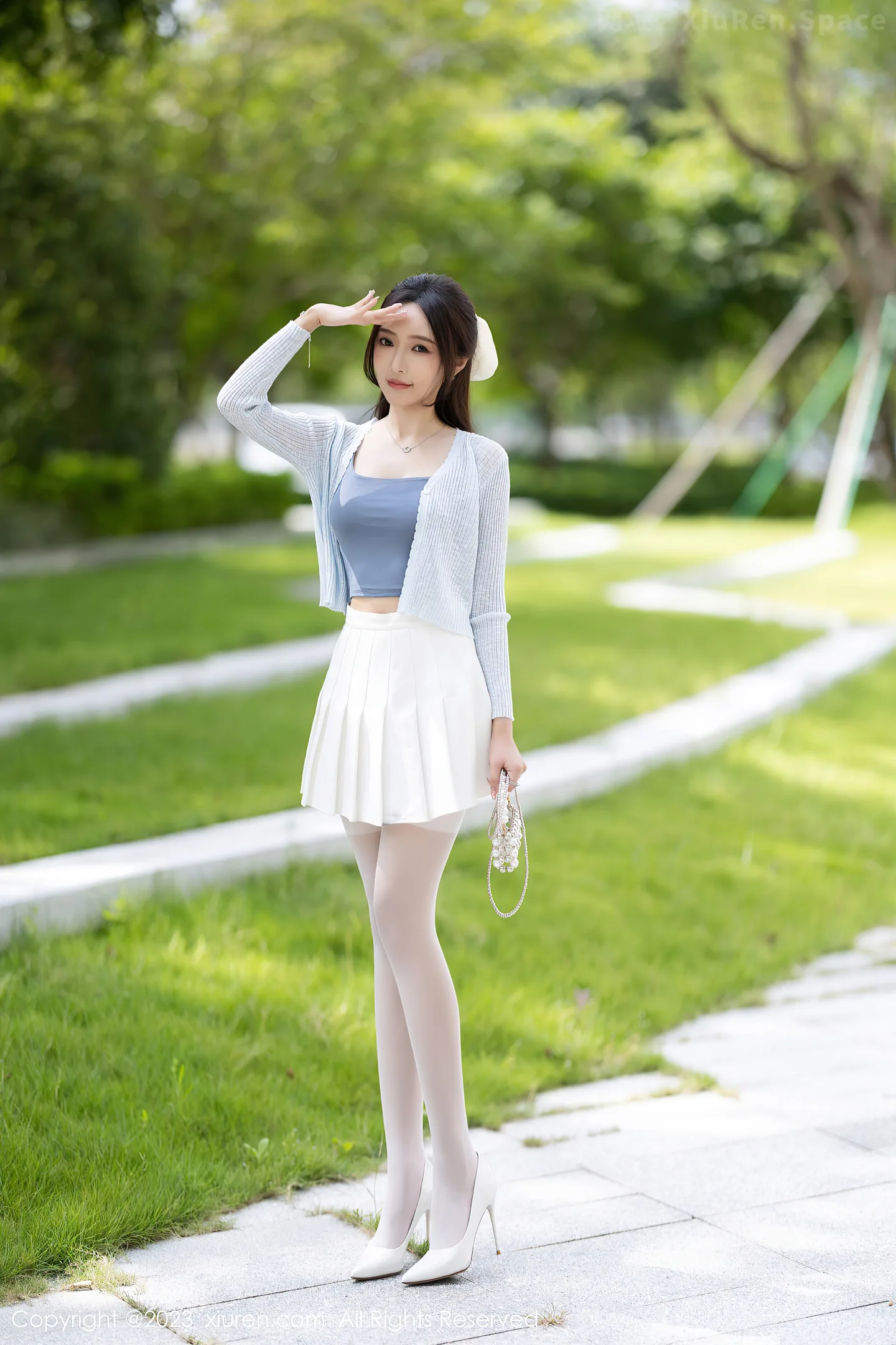 图片[2]-[XiuRen秀人网]VOL.7515 女神王馨瑶yanni性感浅色服饰配短裙露白丝吊袜秀美腿诱惑写真82P-秀人网官方网站